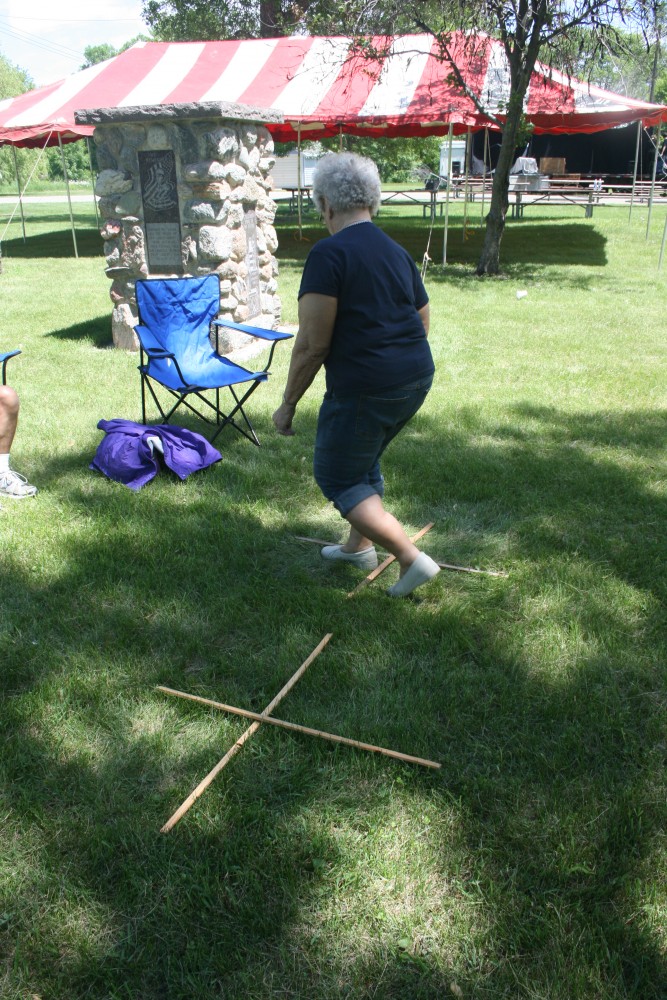 Learning tikkuristi, stick dance, Finn Fest 2013